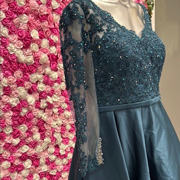 Elegant Teal High-Low Dress with Lace Sleeves - Picture 7 of 11